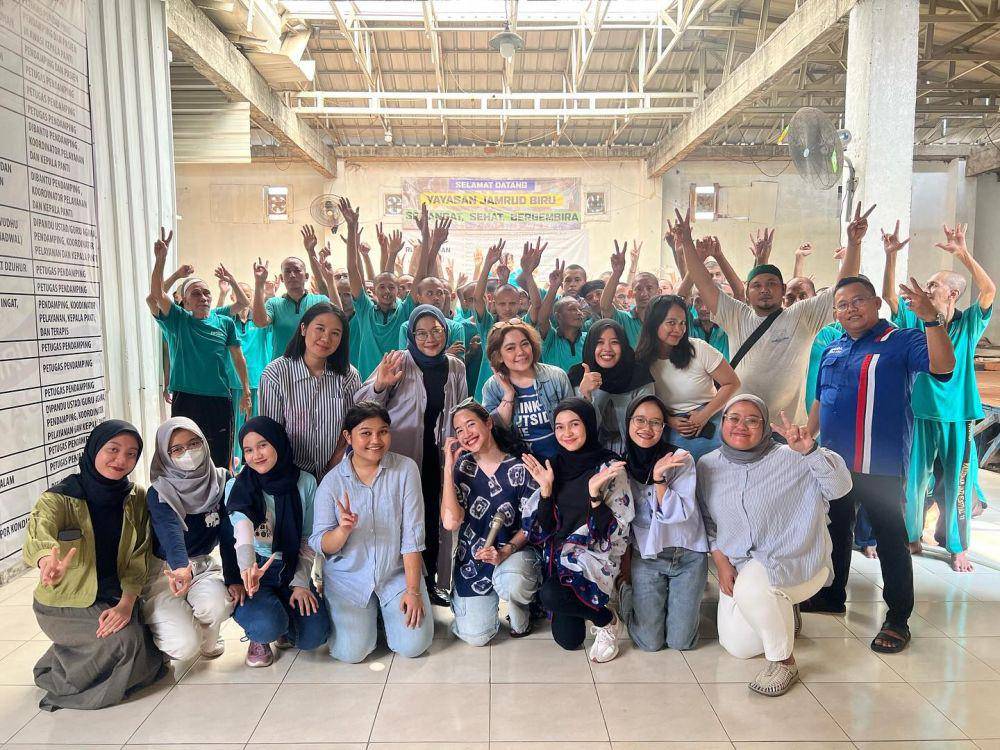 Salma Kyana dan kegiatan mengunjungi Panti ODGJ bersama kawan-kawan Mengenal Diri (instagram.com/salmakyn)
