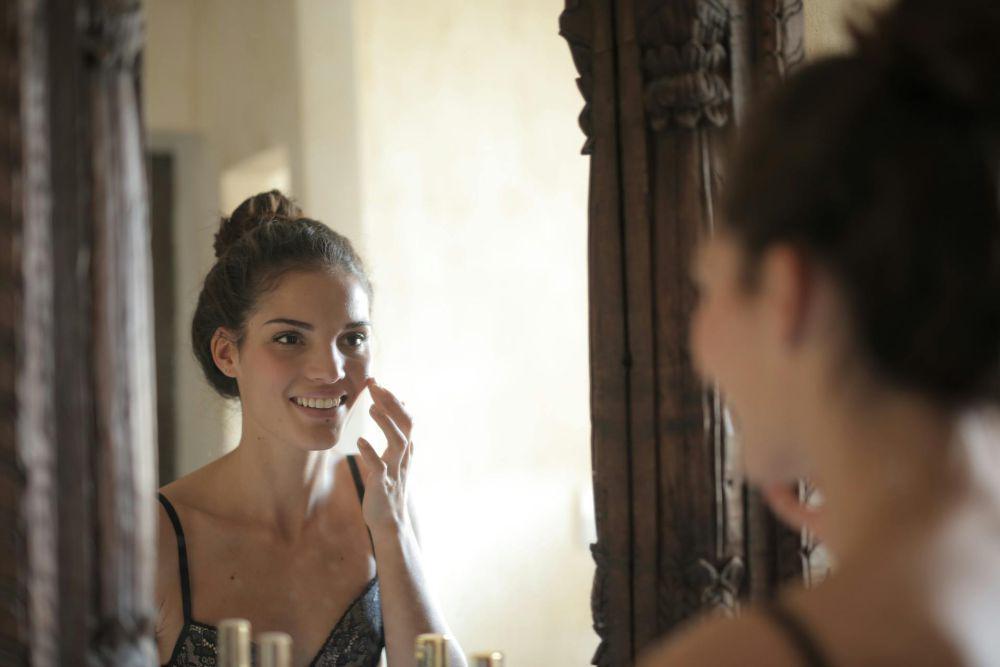 7 Rekomendasi Sunscreen dengan Efek Tone Up, Cerah tanpa Dempul
