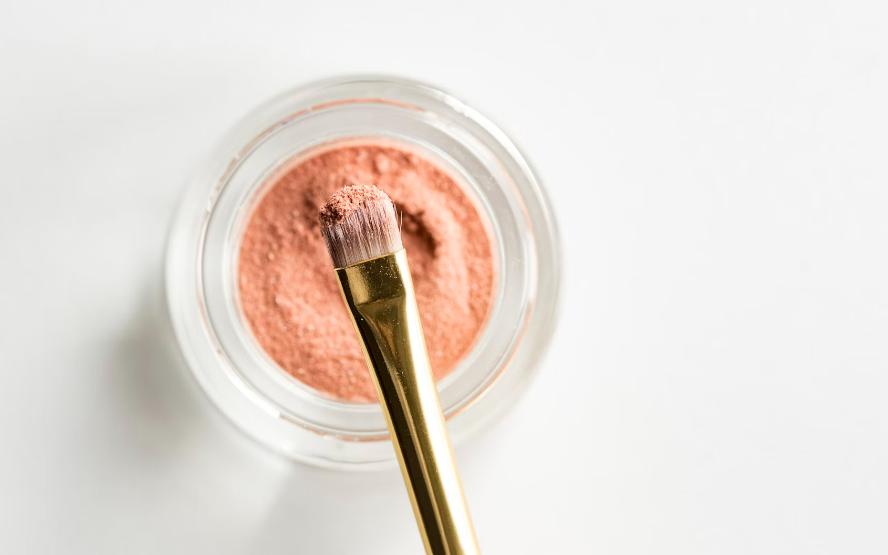 3 Tantangan dan Peluang Berbisnis Kosmetik di Indonesia
