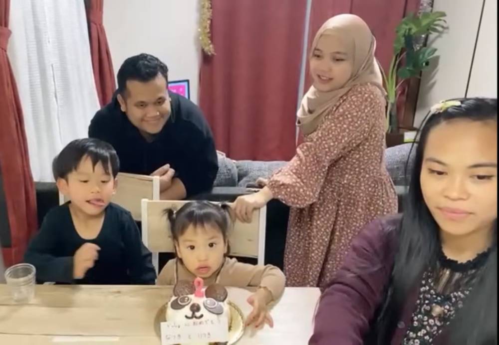 ilustrasi cara merangsang kreativitas anak ala mamanya Ritsuki (youtube.com/Ueno Family JAPAN)