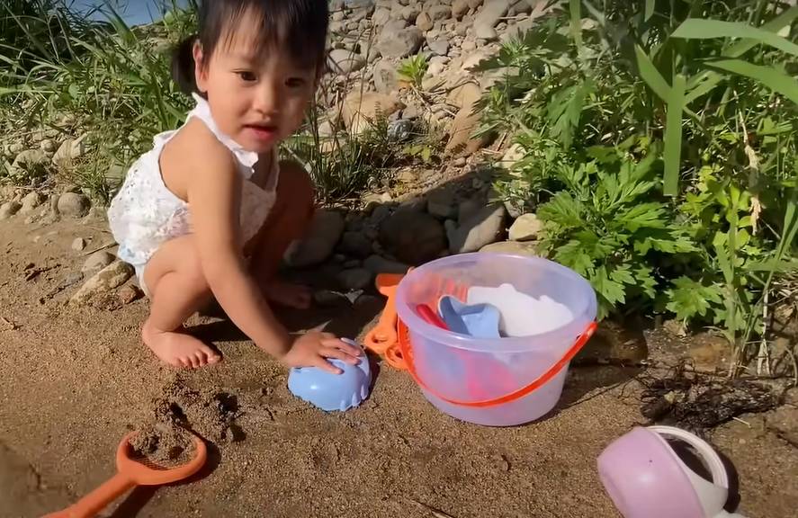 ilustrasi cara merangsang kreativitas anak ala mamanya Ritsuki (youtube.com/Ueno Family JAPAN)