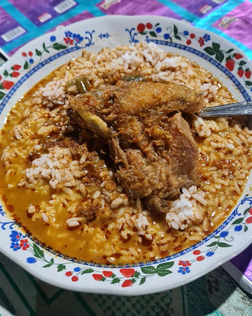 Ayam pedesan di Warung Pedesan, Kediri yang melegenda. Instagram/kedirigrafi