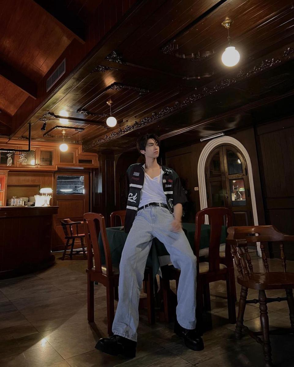 styling outer shirt ala Dunk Natachai (instagram.com/dunknatachai)