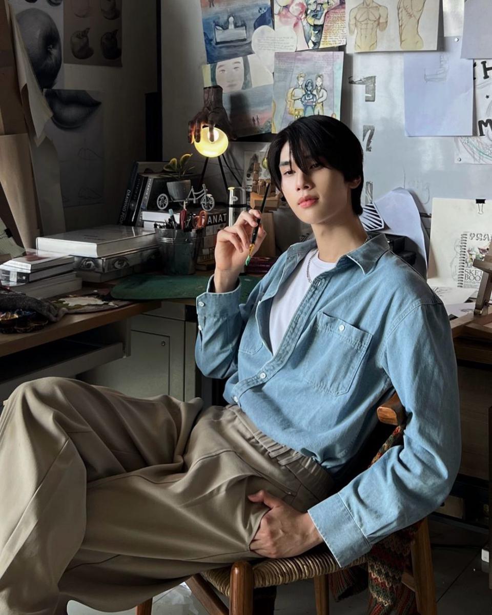 styling outer shirt ala Dunk Natachai (instagram.com/dunknatachai)