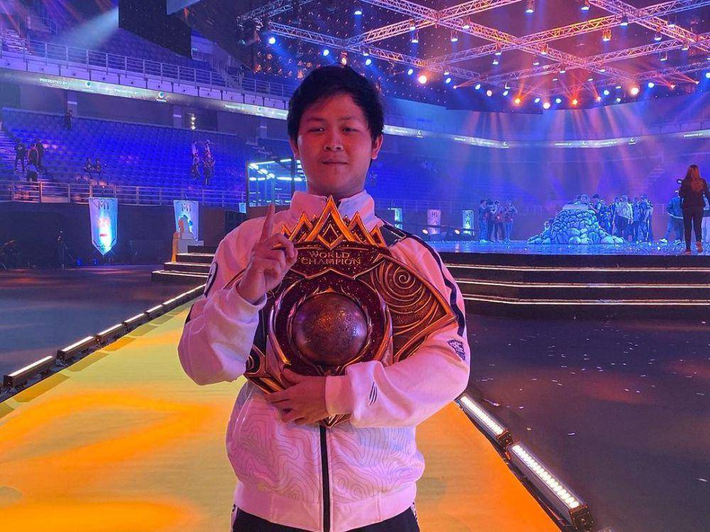 REKT saat menang M1 World Championship (instagram.com/gustiann.rekt)