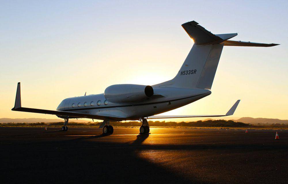 ilustrasi private jet (unsplash.com/Chris Leipelt)