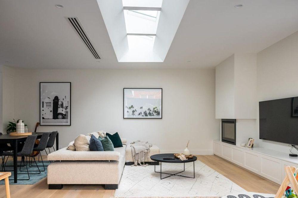 7 Cara Efektif Maksimalkan Skylight di Rumah, Estetis dan Fungsional