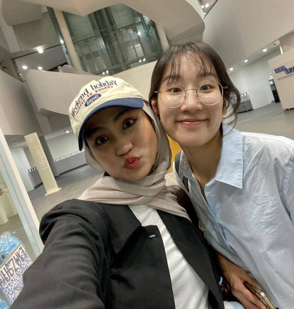 potret Xaviera Putri dan sahabat (instagram.com/xavieraaputri)