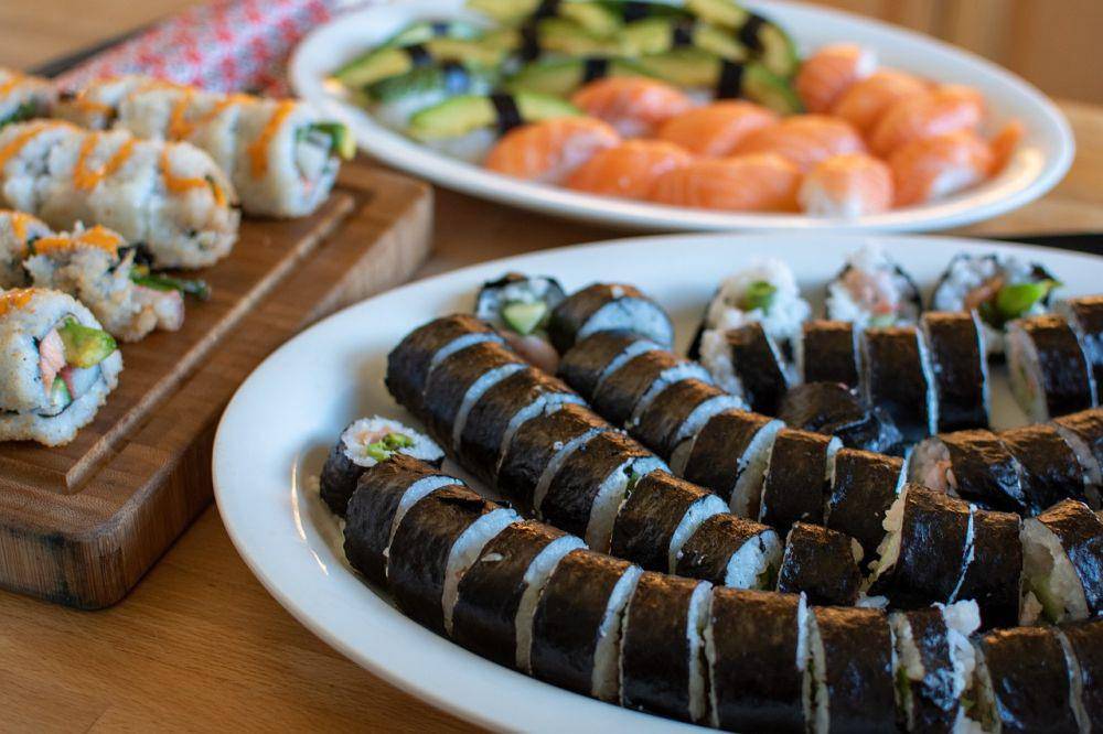 ilustrasi sushi maki (pixabay.com/ugglemamma)