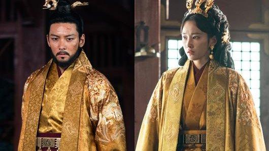 Ji Chang Wook dan Jeon Jong Seo di Queen Woo (dok. TVING/Queen Woo)