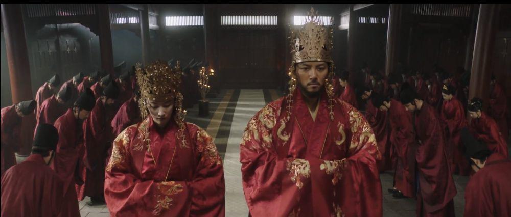 Jeon Jong Seo dan Ji Chang Wook di Queen Woo (dok. TVING/Queen Woo)