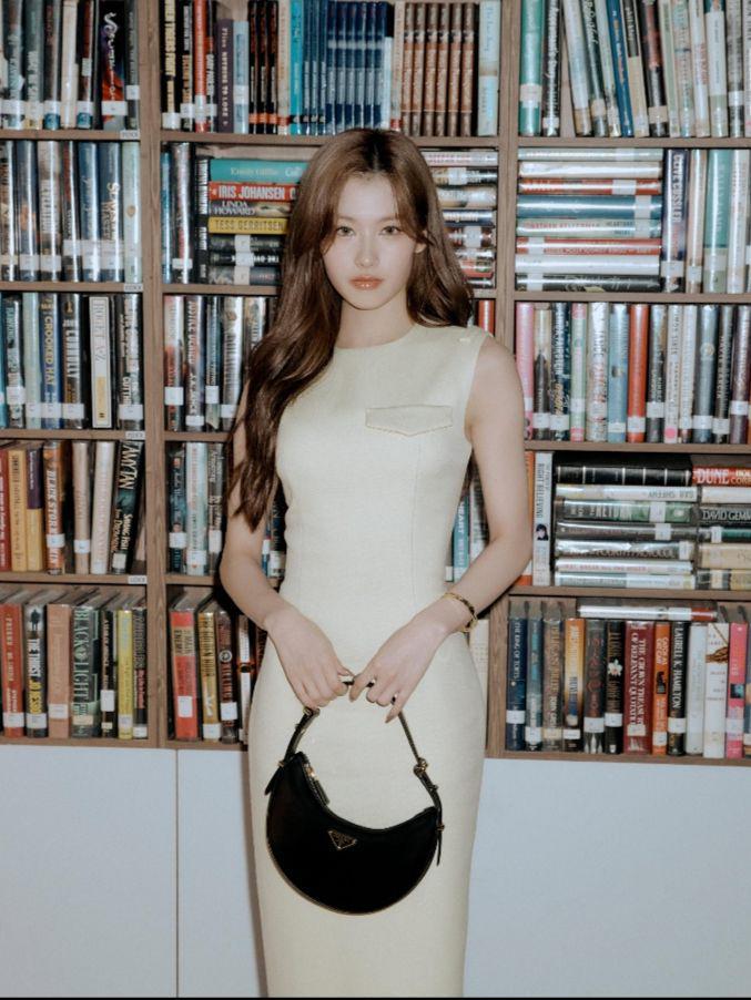 Sana TWICE (instagram.com/prada)