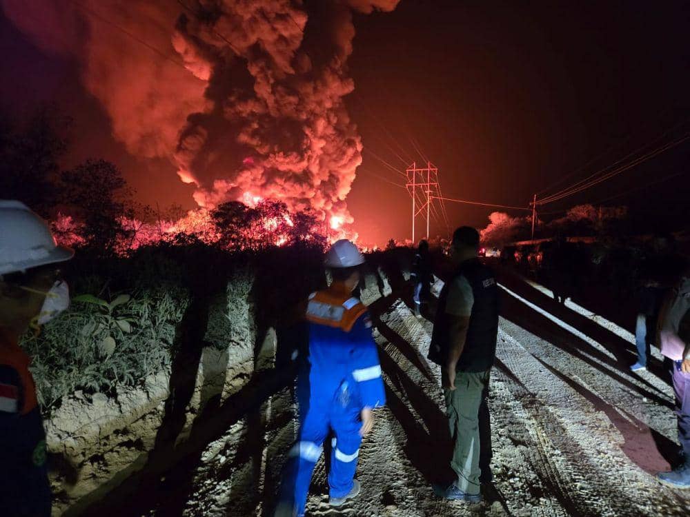 Sebanyak 3 kolam vite minyak mentah yang terbakar (IDN Times/ dok Polres Siak)