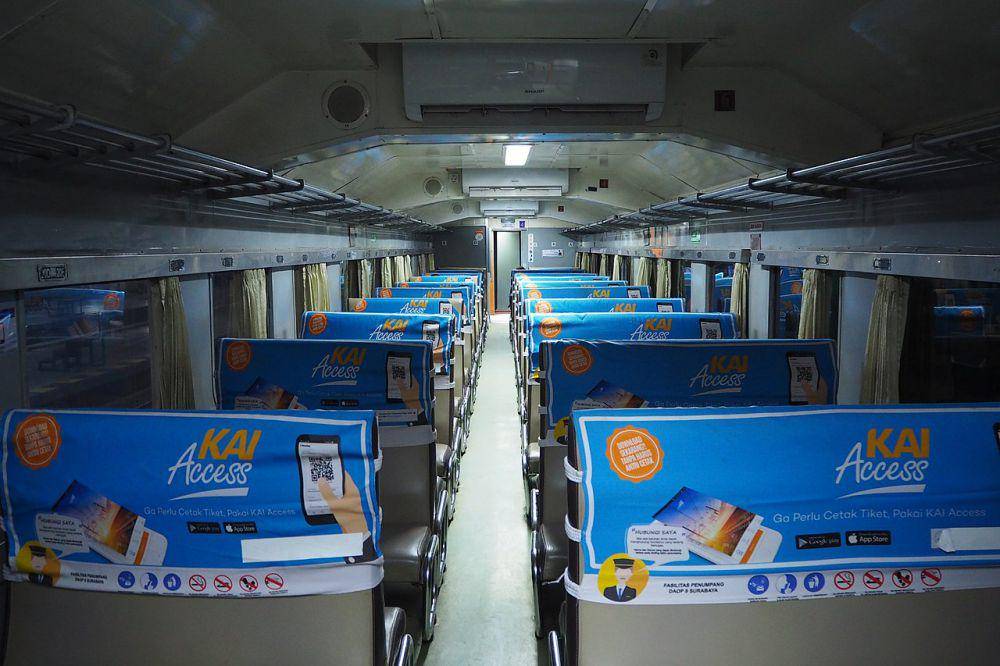 ilustrasi interior kereta api ekonomi (commons.wikimedia.org/Akmal.d)