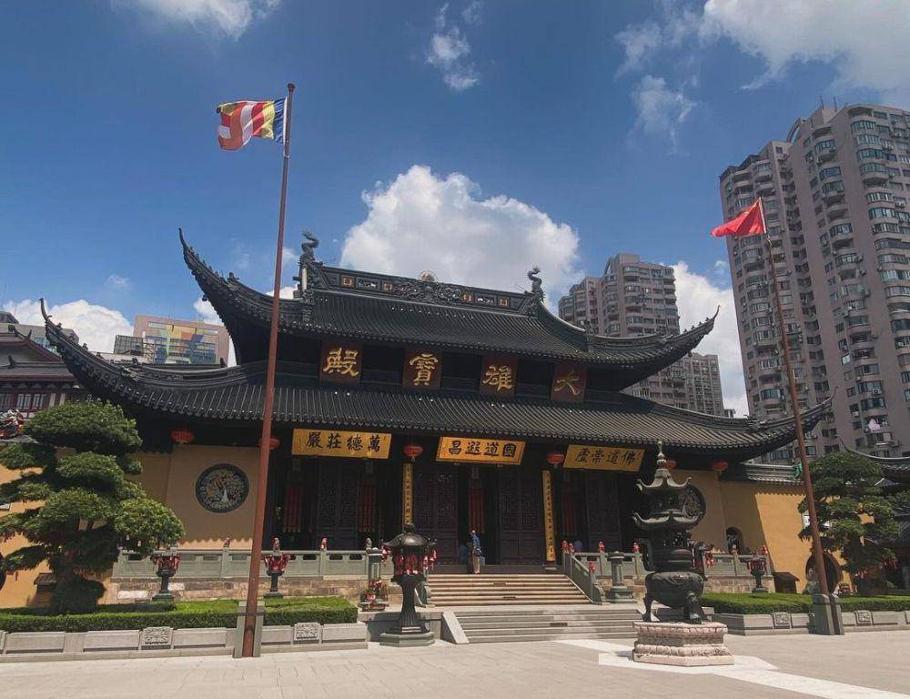 Jade Buddha Temple, Shanghai (instagram.com/alessandrapetrocca)