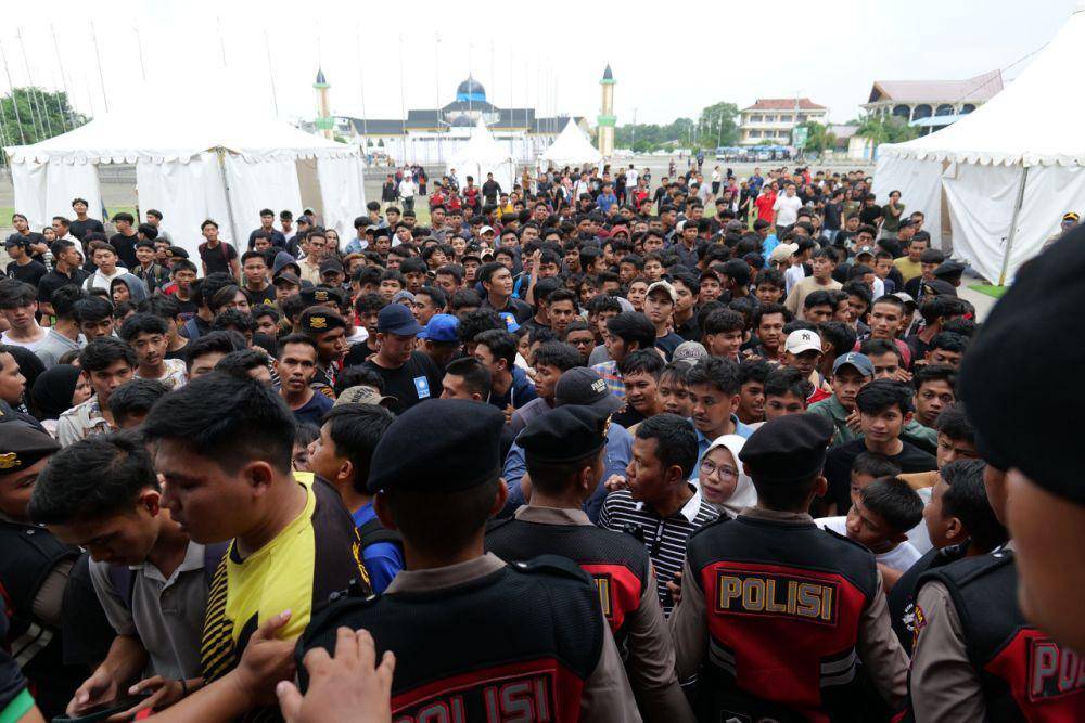 Suporter Sumut memadati Gor Futsal Dispora Sumut pada PON 2024 (pon2024.id)