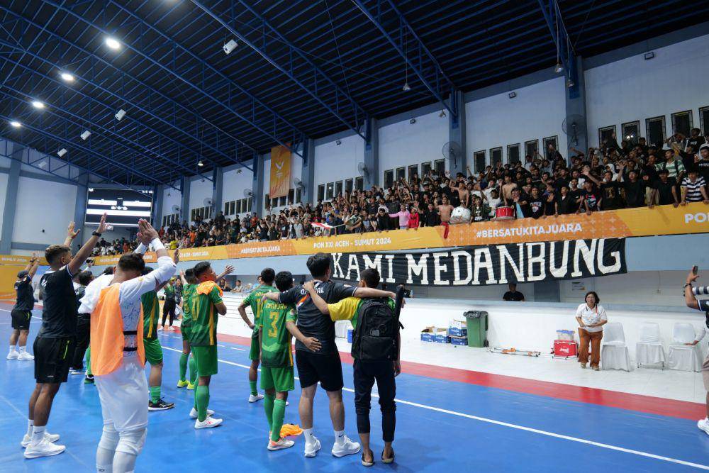 Suporter Sumut memadati Gor Futsal Dispora Sumut pada PON 2024 (pon2024.id)