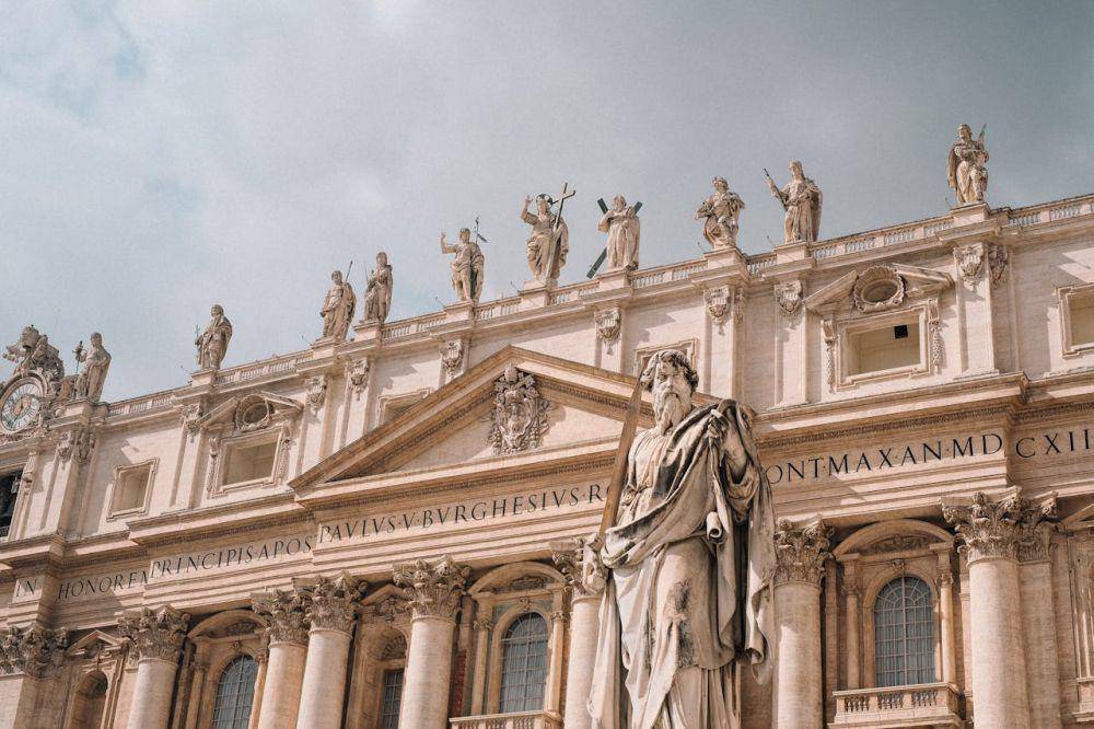 Basilika di Vatikan (pexels.com/Alina Chernii)