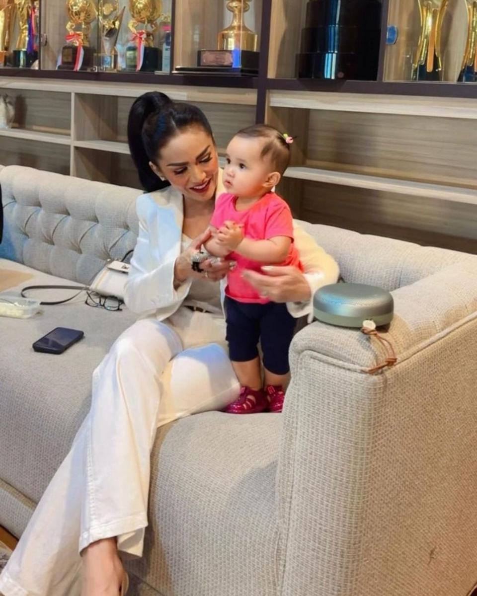 Kris Dayanti dan cucu (instagram.com/krisdayantilemos)