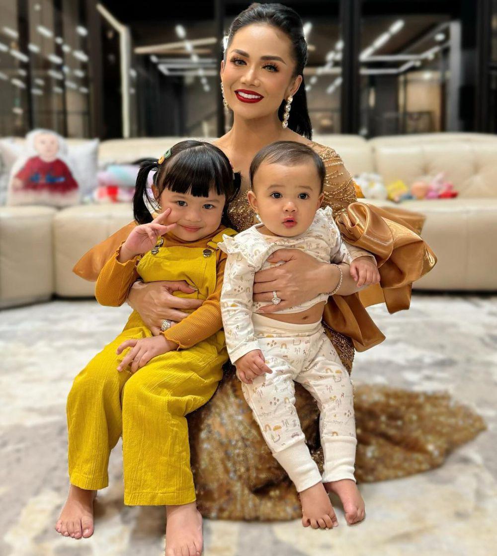 Kris Dayanti dan cucu (instagram.com/krisdayantilemos)