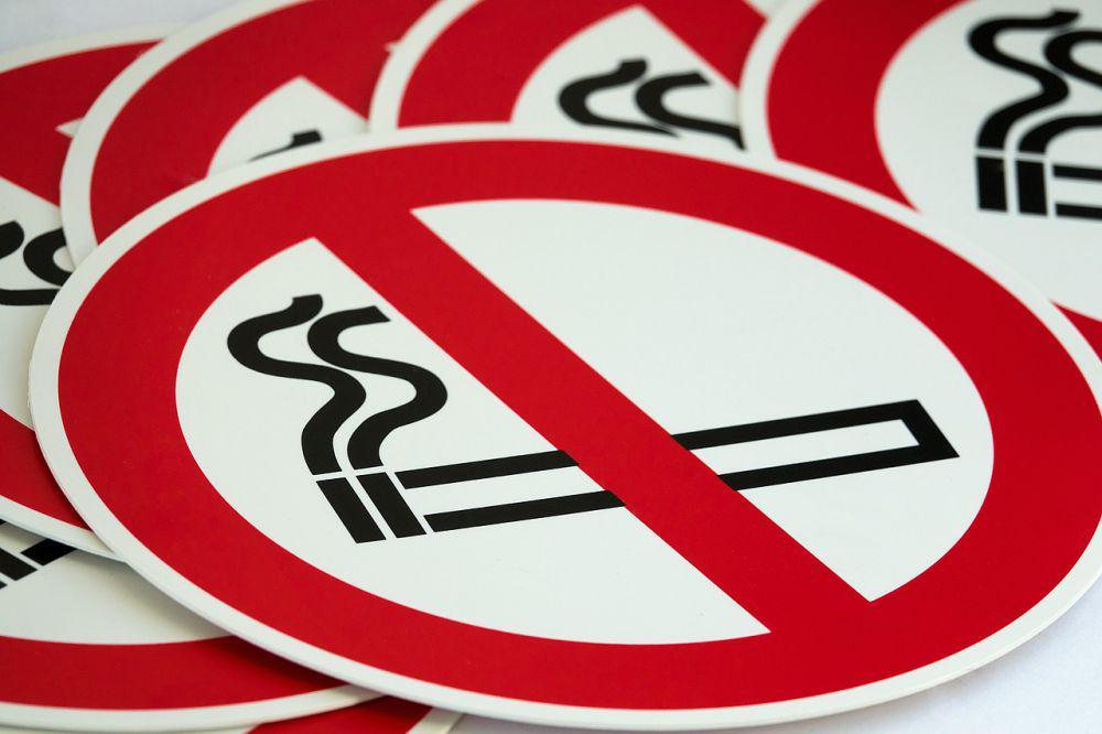 5 Alasan Kenapa Tidak Boleh Merokok di Pesawat Terbang