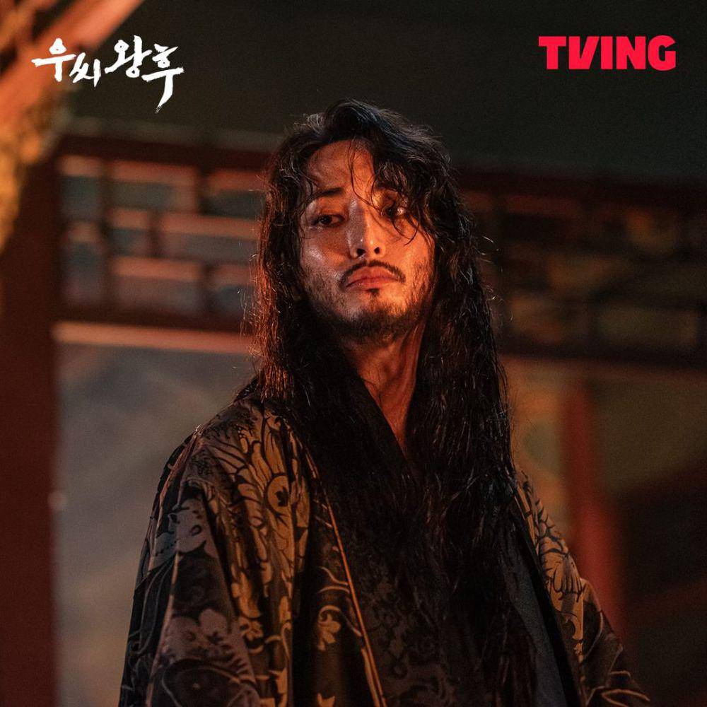 Go Bal Gi (Lee Soo Hyuk) di drakor Queen Woo (instagram.com/tving.official)