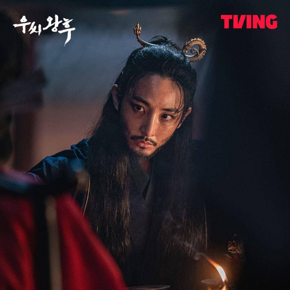 Go Bal Gi (Lee Soo Hyuk) di drakor Queen Woo (instagram.com/tving.official)