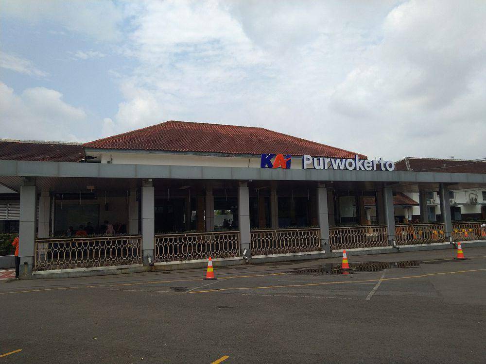 Stasiun Purwokerto (commons.wikimedia.org/Rio_Adhitya_Cesart)