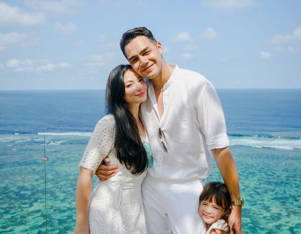 10 Tahun Menikah, 7 Potret Asmirandah dan Jonas Rivanno Makin Mesra