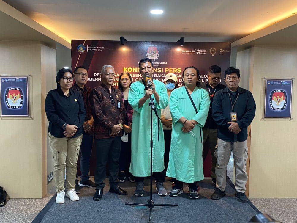 Paslon Nyoman Mulyadi-Nyoman Ardika saat menjalani tes kesehatan di RSUD Bali Mandara. (Dok.KPU Tabanan)