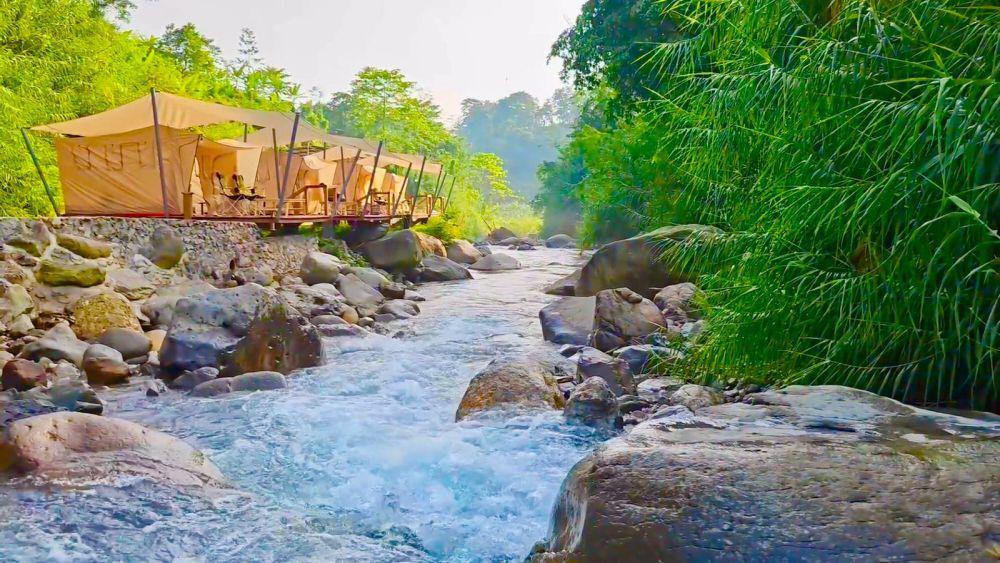 5 Rekomendasi Glamping Tepi Sungai di Bogor, Healing Maksimal!