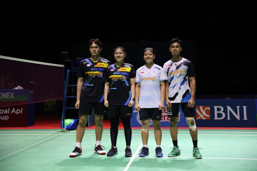 Adnan Maulana/Indah Cahya Sari Jamil (kiri) dan Jafar Hidayatullah/Felisha Alberta Nathaniel Pasaribu (pbsi.id)