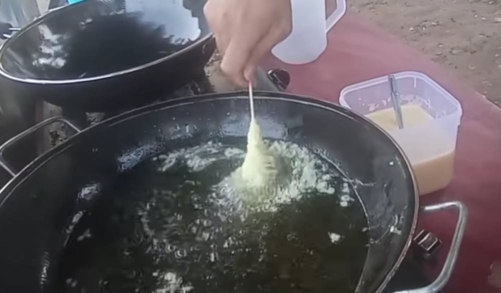 ilustrasi menggoreng telur gulung (YouTube.com/BANG MUHSIN)