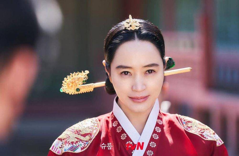 Kim Hye Soo di drama Under The Queen's Umbrella (instagram.com/tvn_drama)