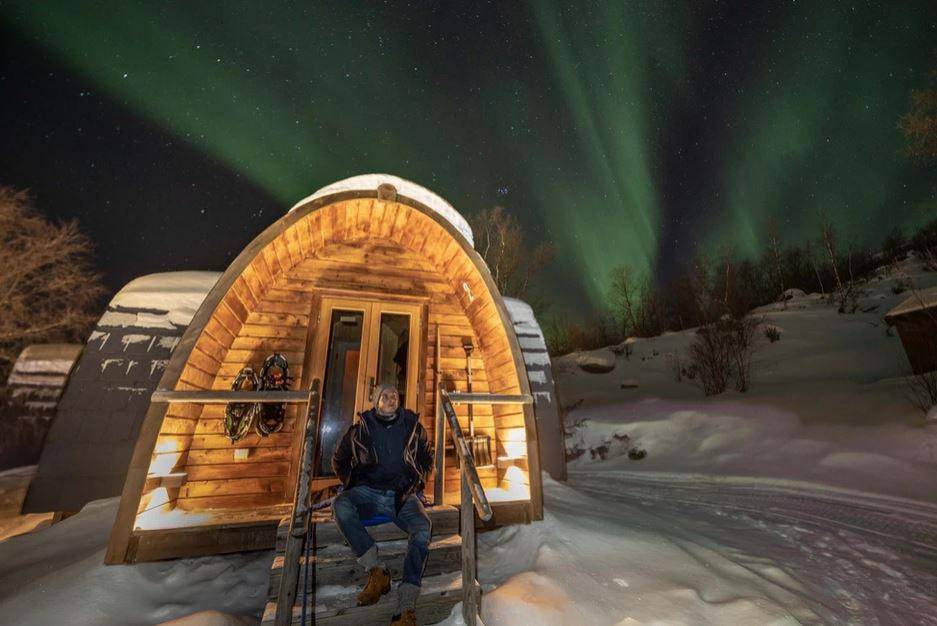ilustrasi Aurora Borealis di Snow Hotel Kirkenes (https://www.snowhotelkirkenes.com)
