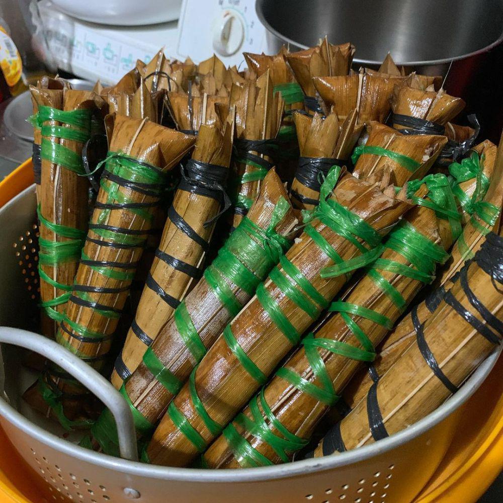kue lepet (instagram.com/dapur.uri)