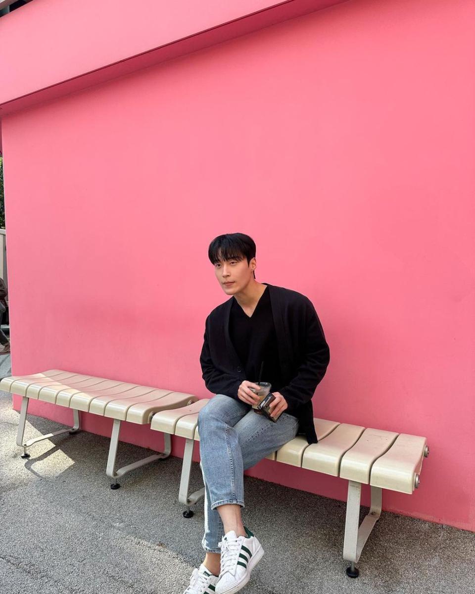 potret OOTD nuansa hitam ala Heo Nam Jun (instagram.com/namjun0609)