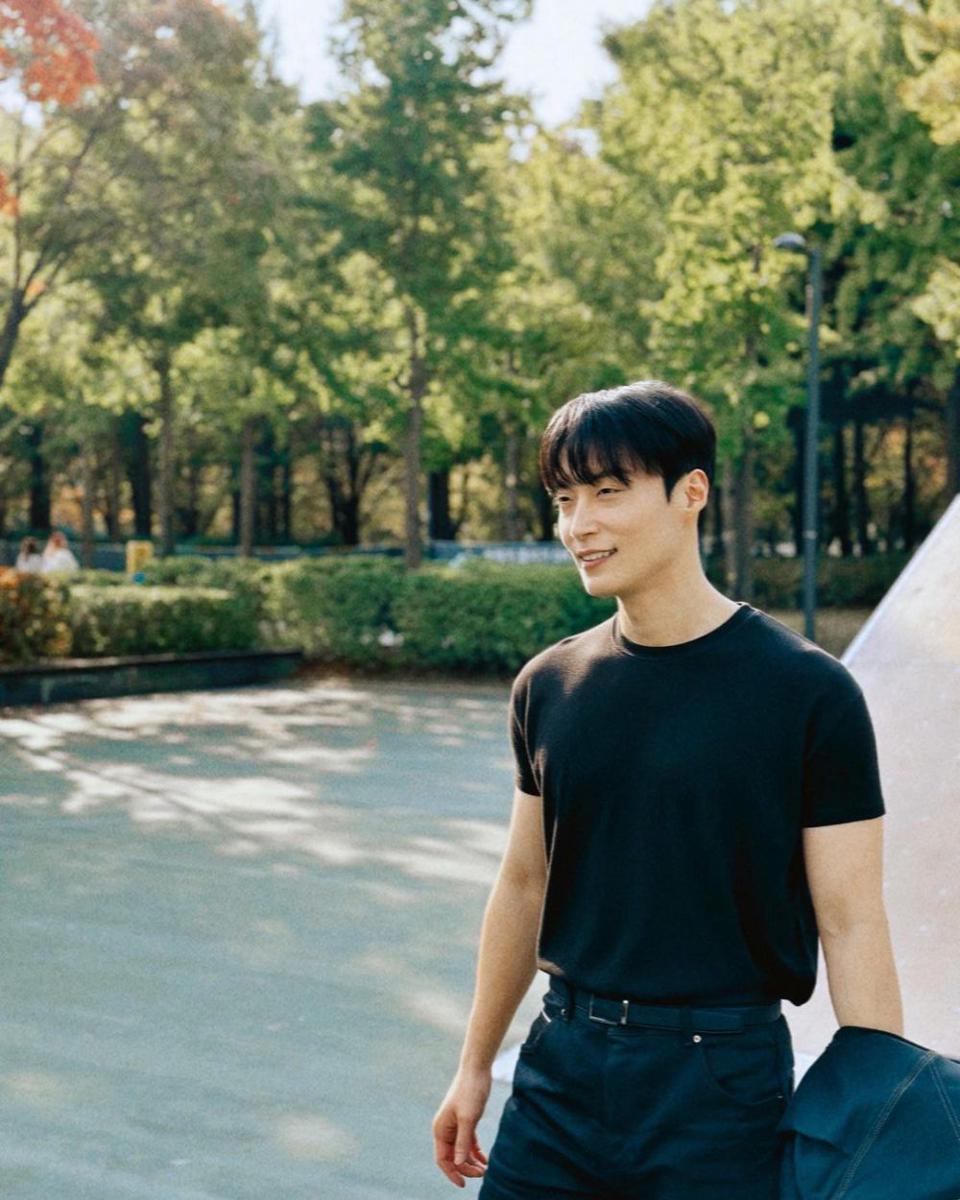 potret OOTD nuansa hitam ala Heo Nam Jun (instagram.com/namjun0609)