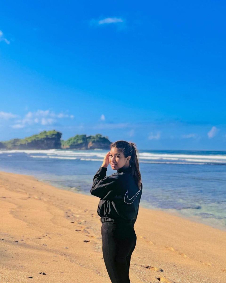 Pantai Watu Karung, Pacitan (instagram.com/nabilaamw)