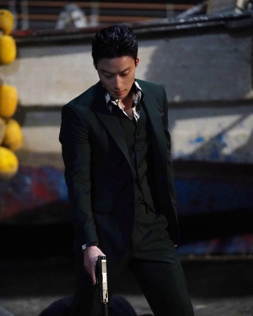potret OOTD nuansa hitam ala Heo Nam Jun (instagram.com/h.solid_official)