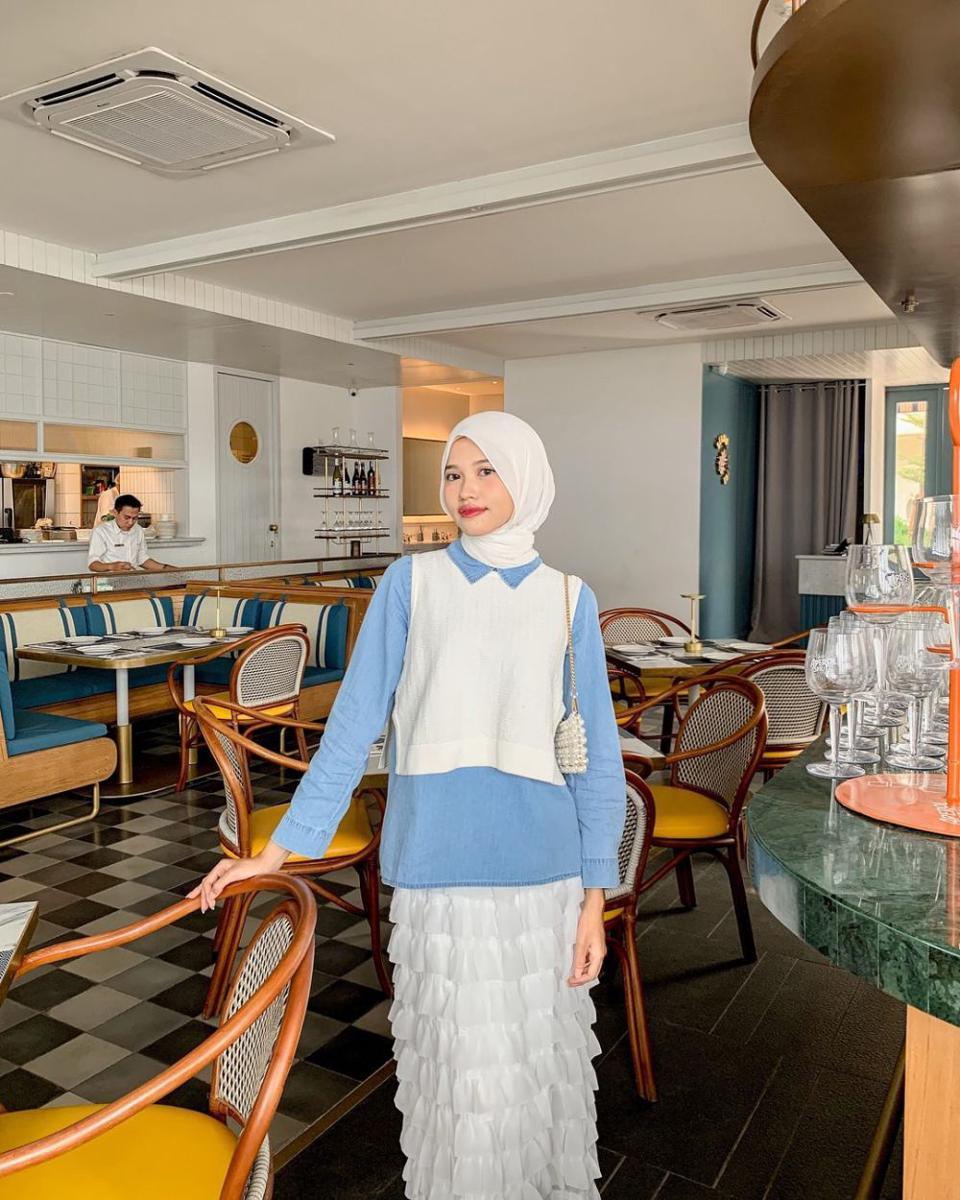 Inspirasi OOTD ala Queen Hyuarthasea (instagram.com/queenarths)