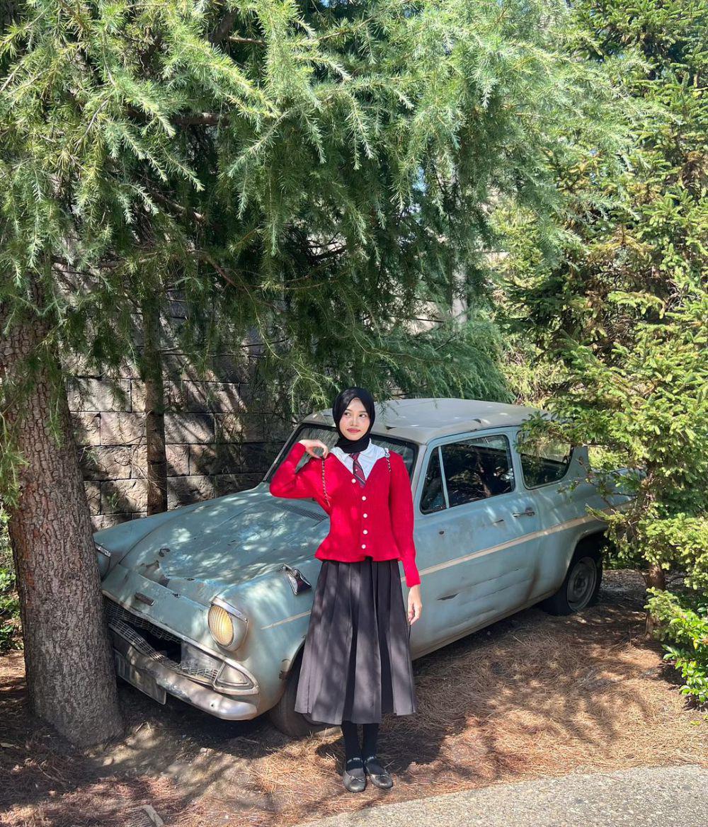 Inspirasi OOTD ala Queen Hyuarthasea (instagram.com/queenarths)