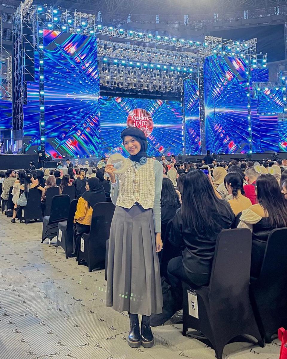 Inspirasi OOTD ala Queen Hyuarthasea (instagram.com/queenarths)