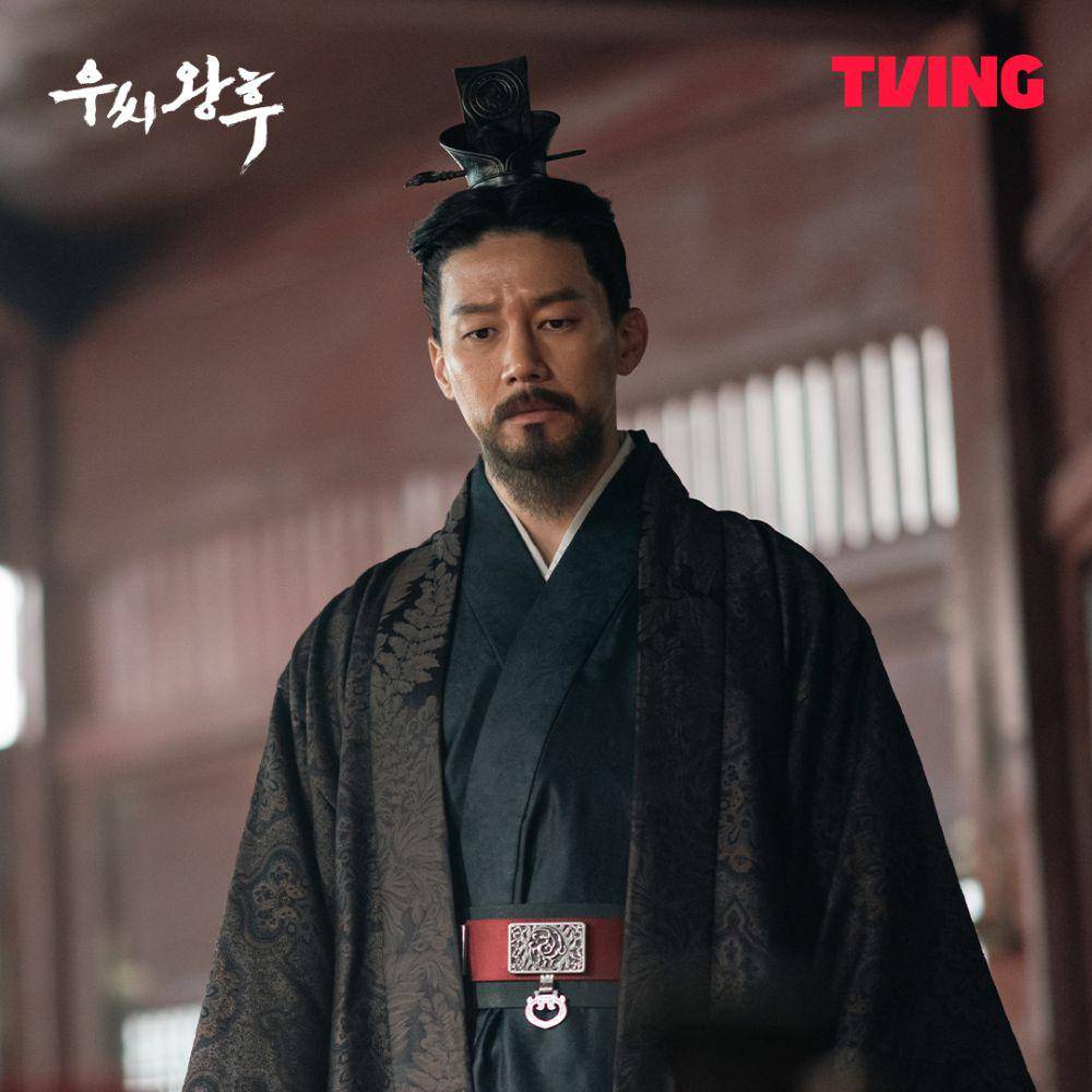 Kim Moo Yul di Queen Woo (dok. TVING/Queen Woo)