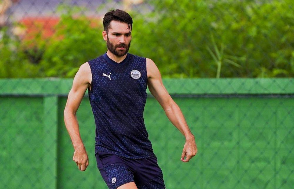 Jon Toral (instagram.com/jontoral)