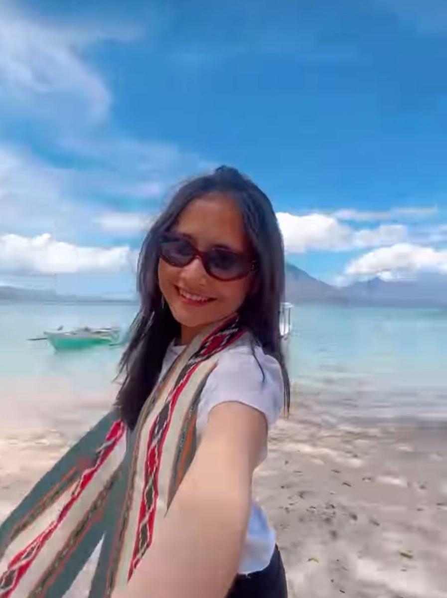 Prilly Latuconsina di Pulau Alor (instagram.com/prillylatuconsina96)