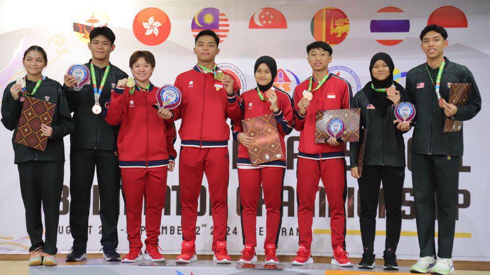 Para pemenang dari pertandingan final ganda campuran di ajang Kejuaraan Bulu Tangkis 8th Asian School Badminton Championship (ASBC) 2024 di Semarang. (Dok. Kemenpora)