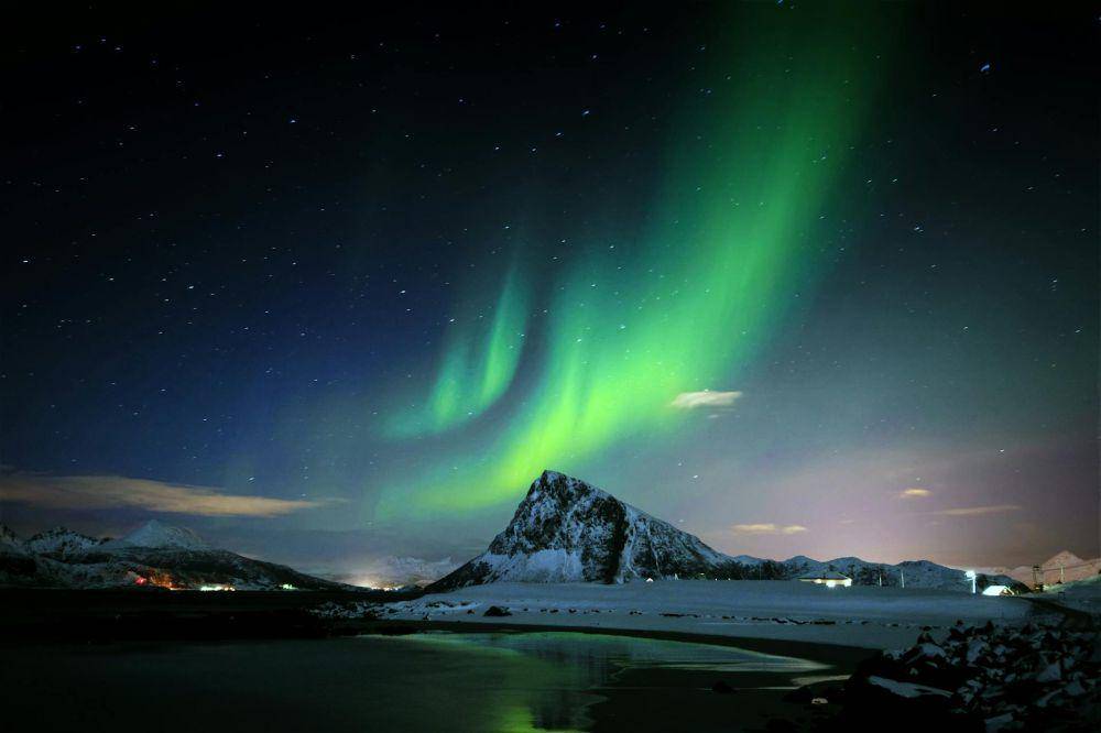 ilustrasi The Northern Lights di langit Kepulauan Lofoten (pexels.com/stein egil liland)