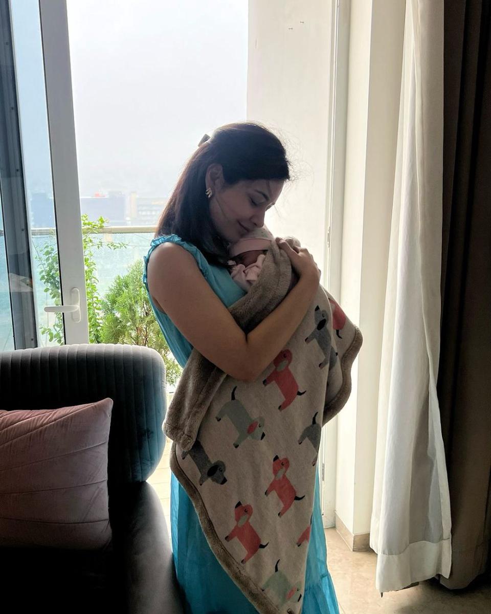 Raashii Khanna dan keponakan (instagram.com/raashiikhanna)