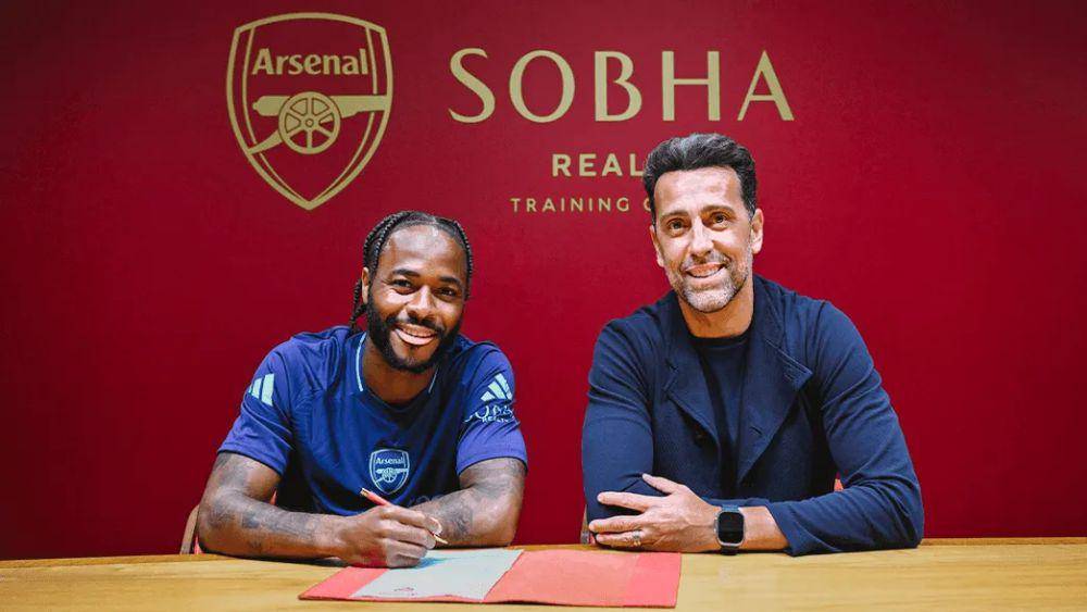 Raheem Sterling (kiri) (arsenal.com)